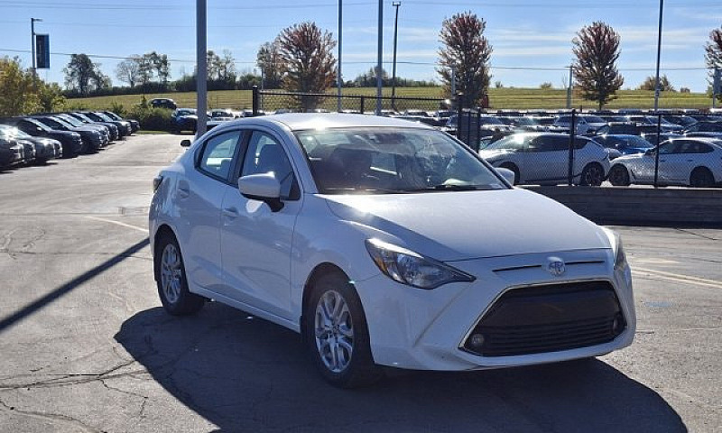 2018 Toyota Yaris Se...
