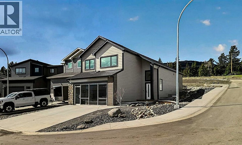 8619 25 Avenue Colem...