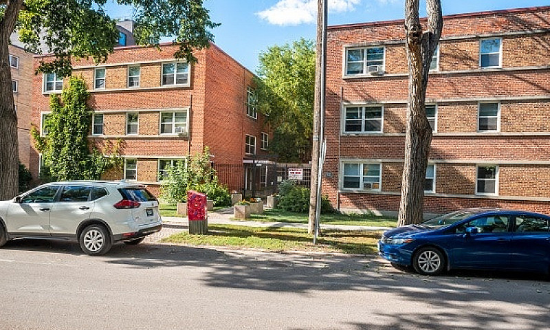 405 Assiniboie Ave- ...