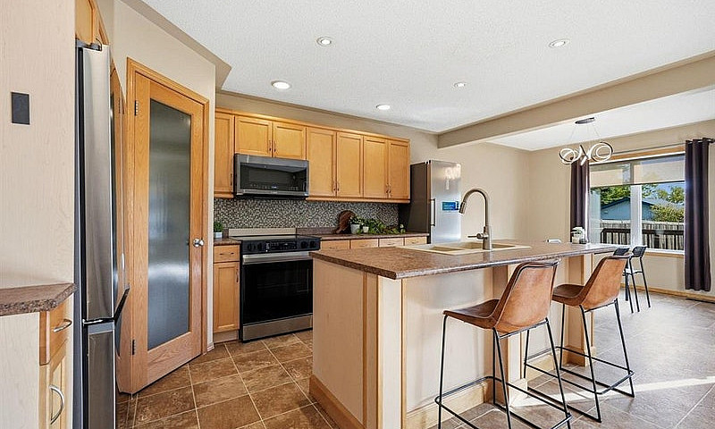 121 St Moritz Road W...