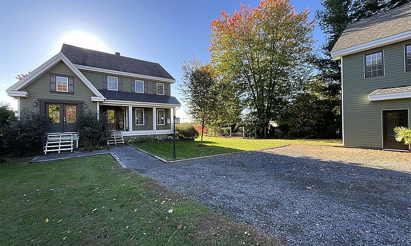 $900,000 - 2 Storey ...