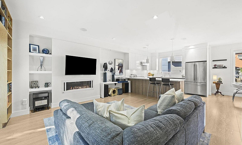 11 1670 160 Street S...