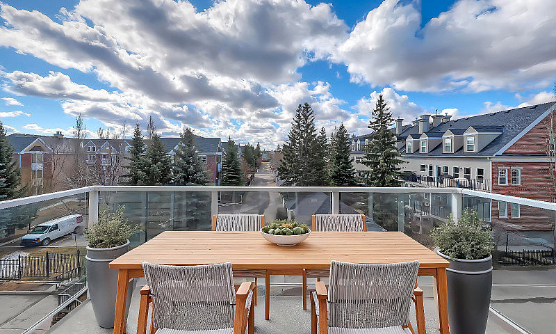 Top Floor Unit | Und...