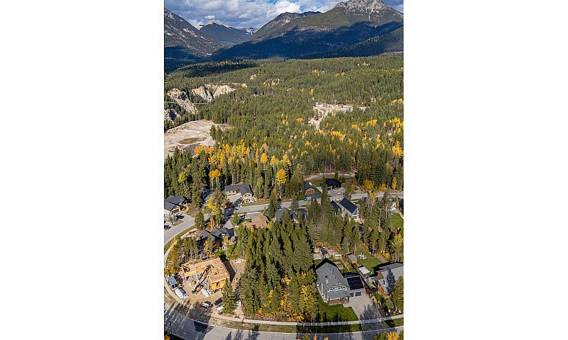 1520 Quartz Crescent...