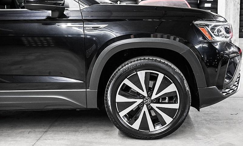 2023 Volkswagen Taos...