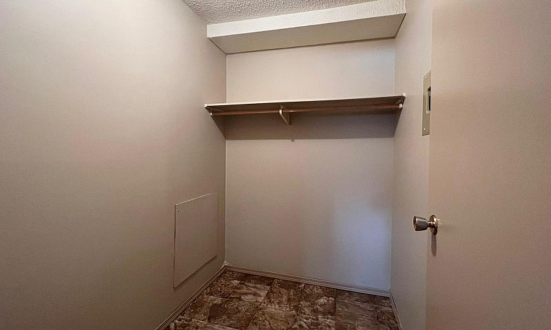 Spacious 2 Bedroom U...