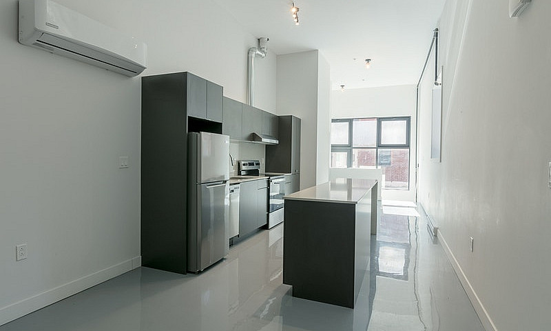 Spacious 2 Story Lof...
