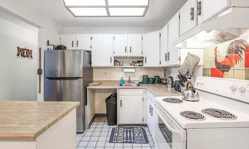 Well Laid-Out 2 Br N...
