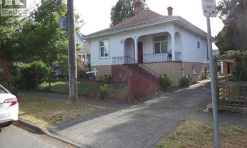 1606 Bank St Victori...