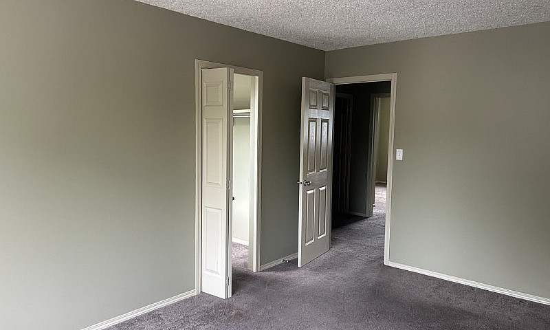 3 Bedrooms, 1.5 Bath...