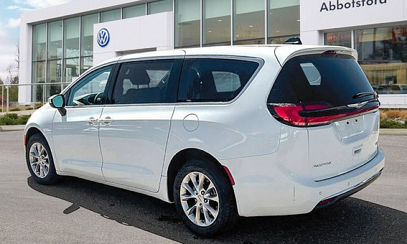 2023 Chrysler Pacifi...