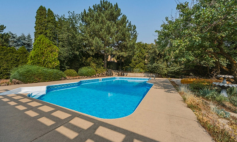 House For Sale In Co...