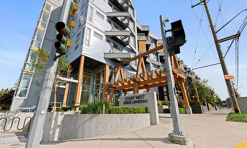 6 32828 Landeau Plac...