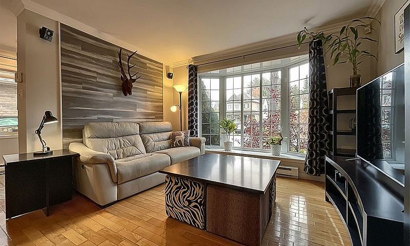 $489,000 - Semi-Deta...