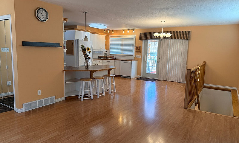 5610 - 39 Street  - ...