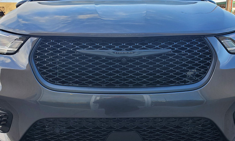 2023 Chrysler Pacifi...