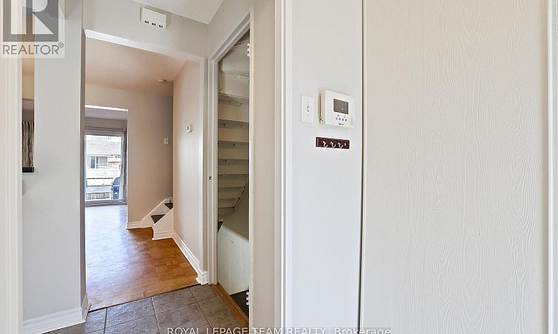 2942 Fairlea Crescen...