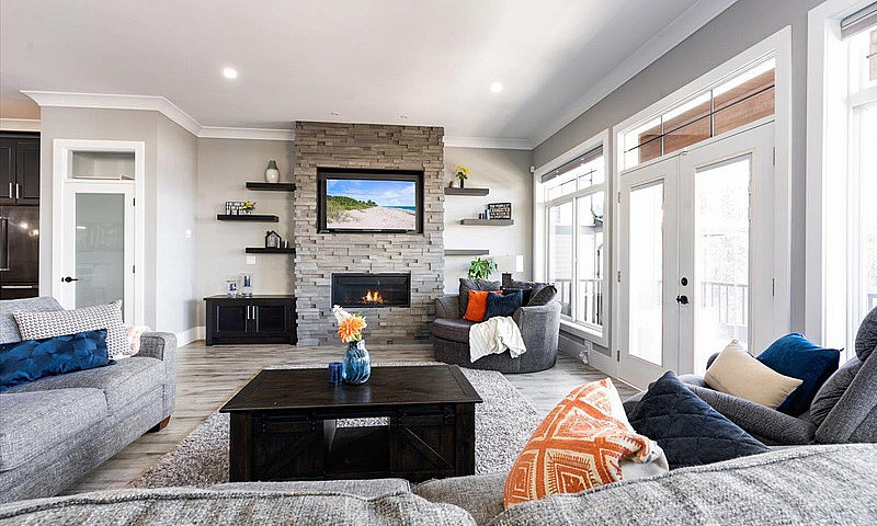 36 4295 Old Clayburn...