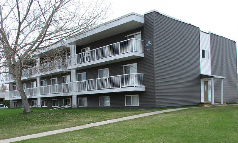 Squires Court - 2 Be...