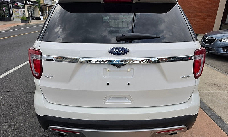 2017 Ford Explorer X...