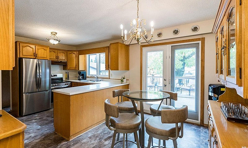 446 Dowling Avenue E...