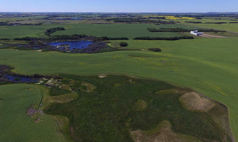 Lloydminster, 300 Ac...