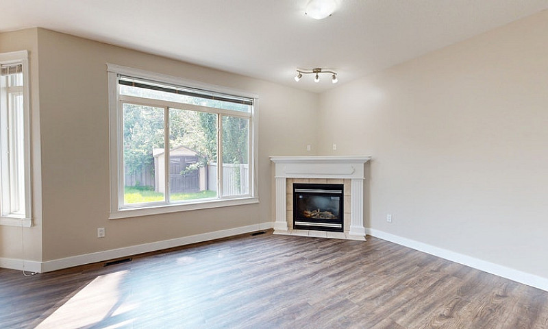 #8166/ 2 Bed/2.5 Bat...