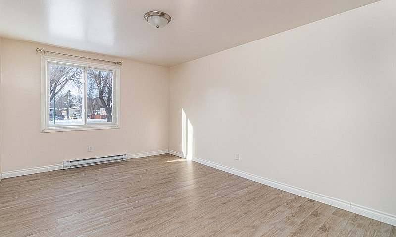 8 Willowdale Cres- W...