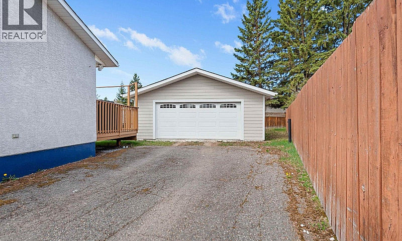 2819 Willingdon Stre...