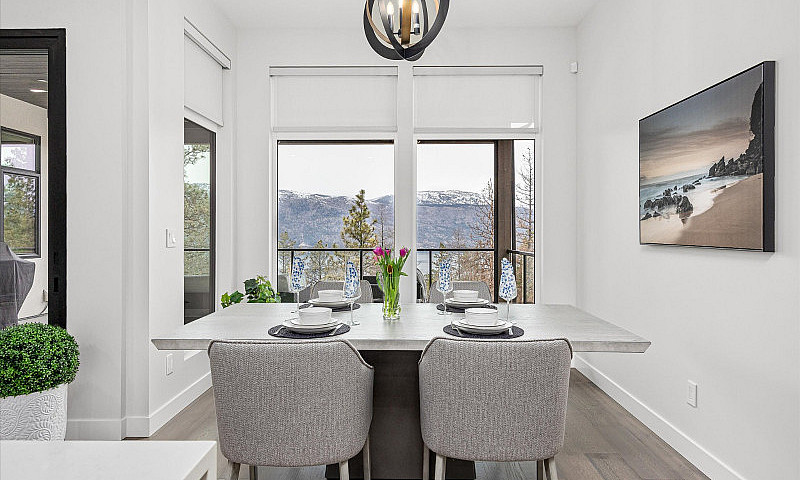 Stunning Home For Sa...