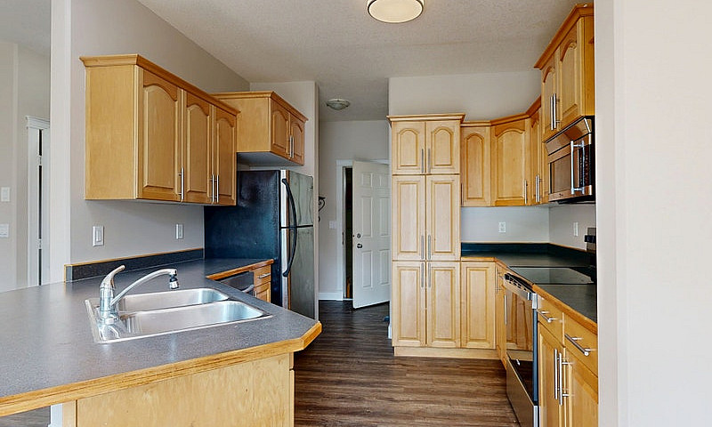 #8166/ 2 Bed/2.5 Bat...