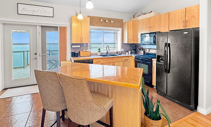 Lakefront House On J...
