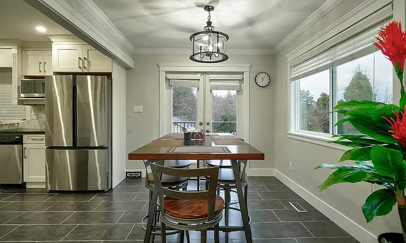 18369 21A Avenue Sur...