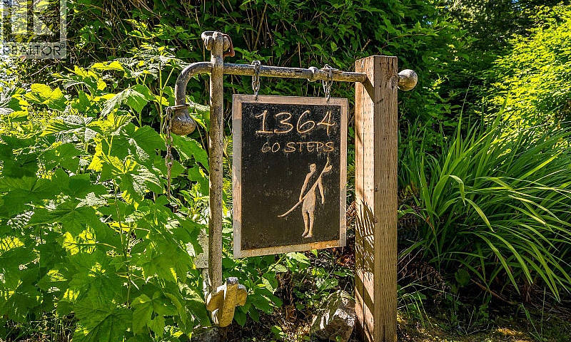 1364 Chesterman Beac...