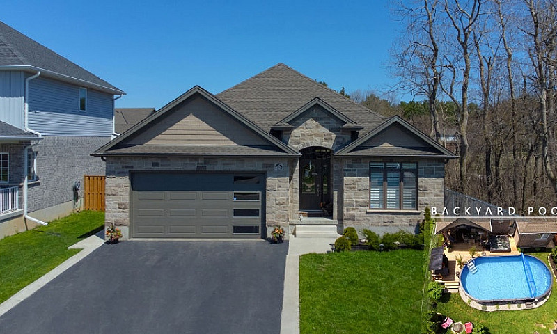 Stunning Bungalow, 8...