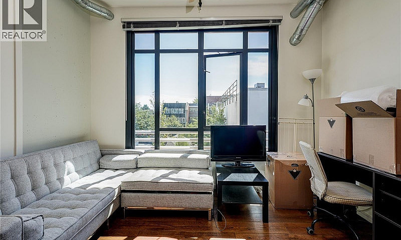 436 1029 View St Vic...