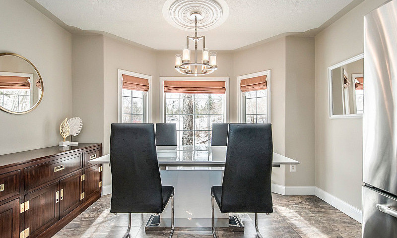 5 Bedroom Lakefront ...