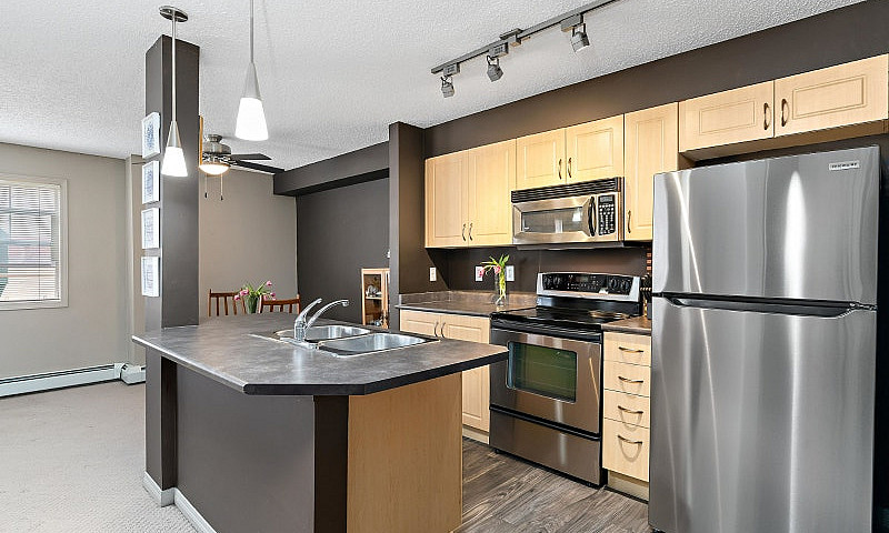 3 Bedroom/2 Bath/2 P...