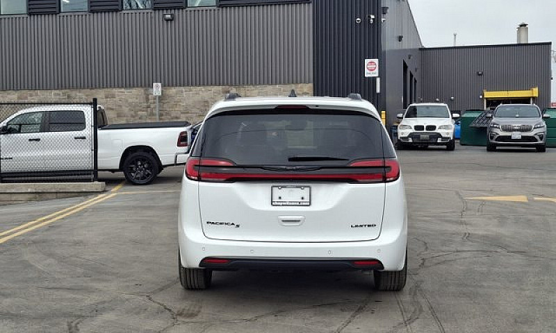 2025 Chrysler Pacifi...