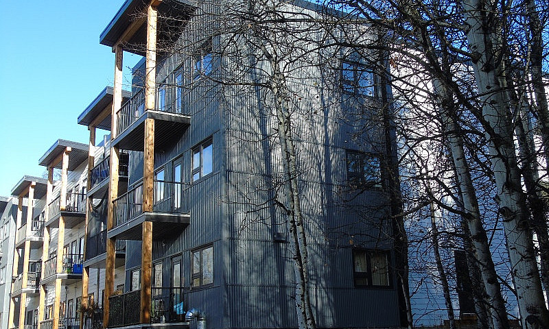 3 Bedroom Corner Apa...