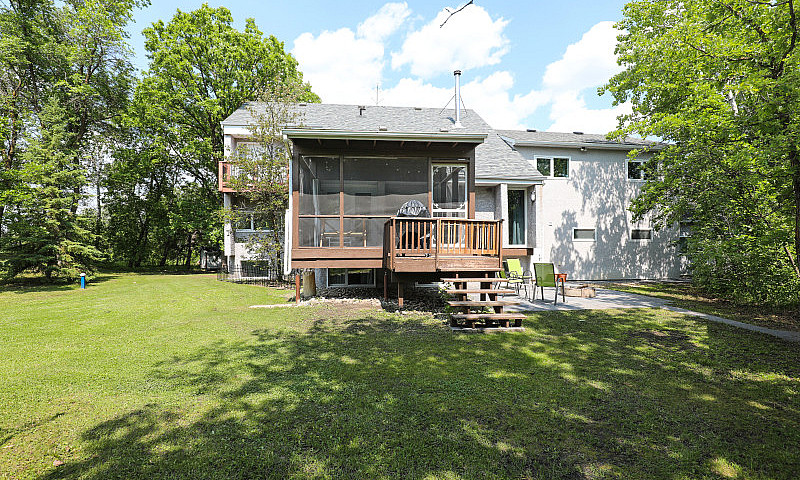 Country Home Close T...