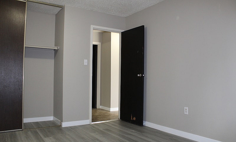 Confederation Apartm...