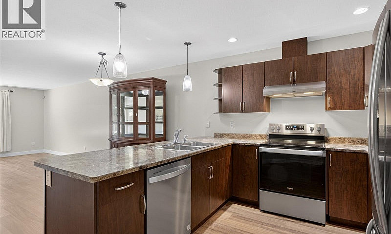 6 3400 Coniston Cres...