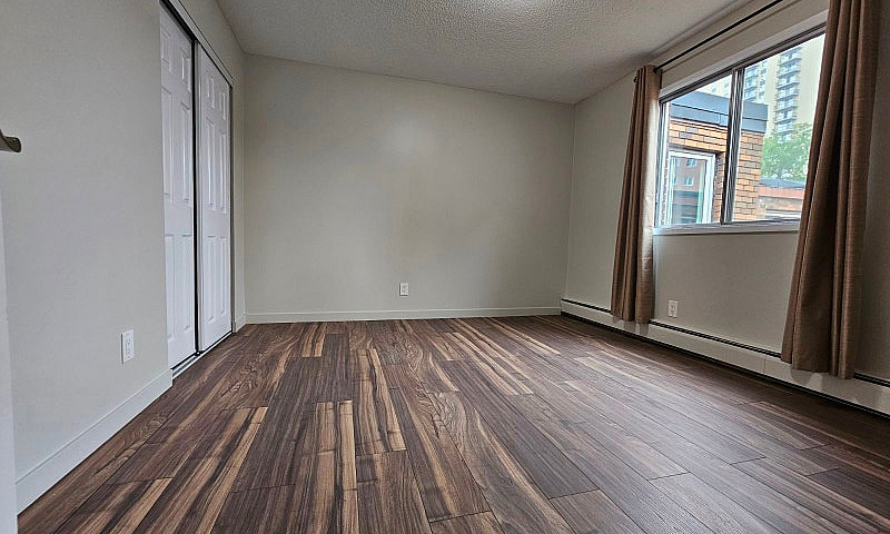 9925 91 Ave River  V...