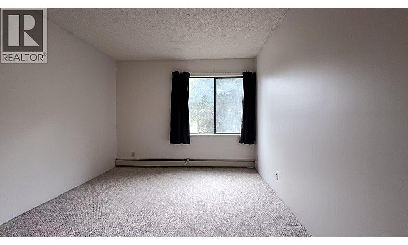 326 8411 Ackroyd Roa...