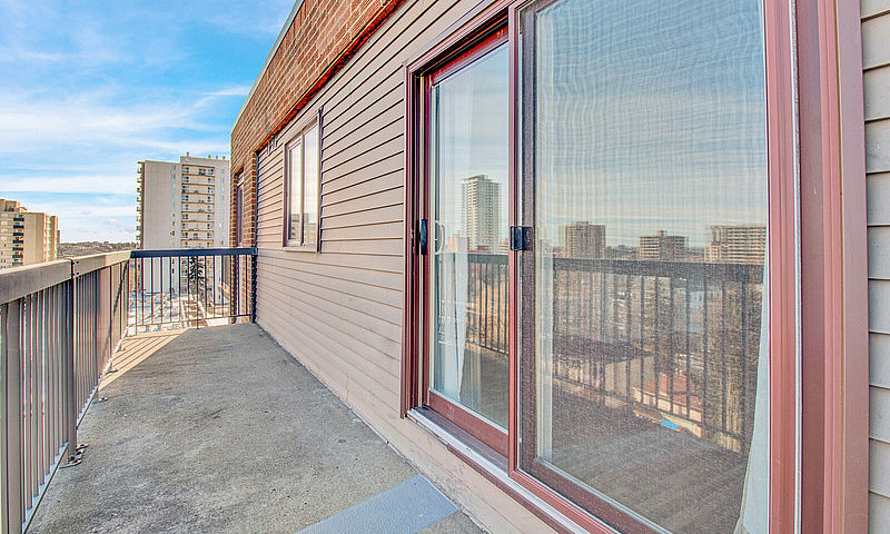 Penthouse Condo In D...