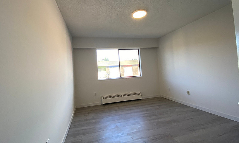 2 Bedrooms Apartment...