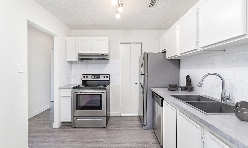 2 Bedroom - 3741 16A...
