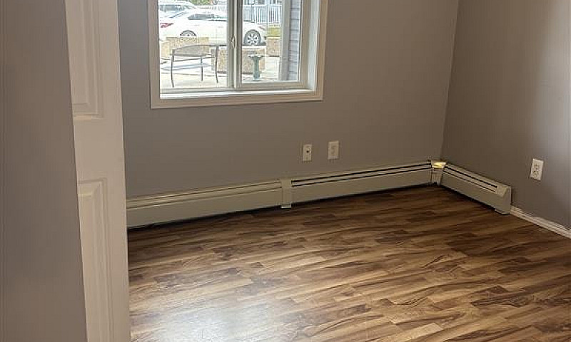 Stunning 2 Bedroom, ...
