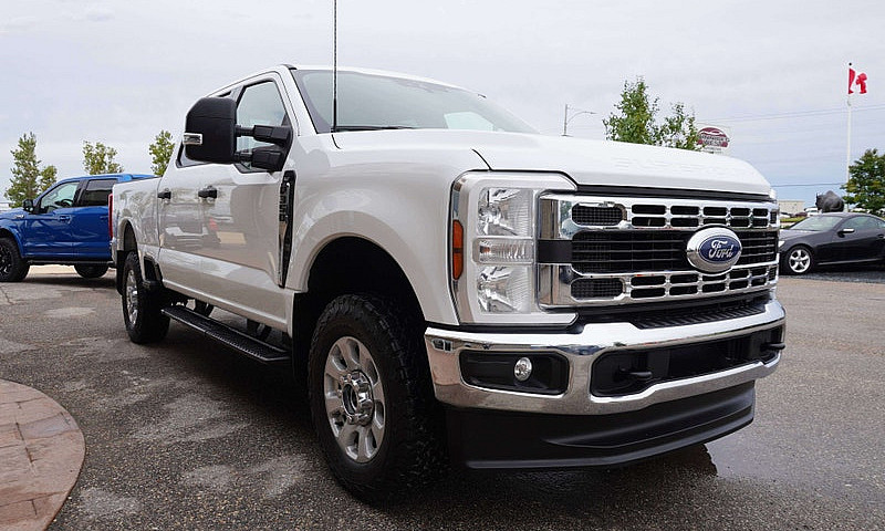 2024 Ford F-350 V8 4...
